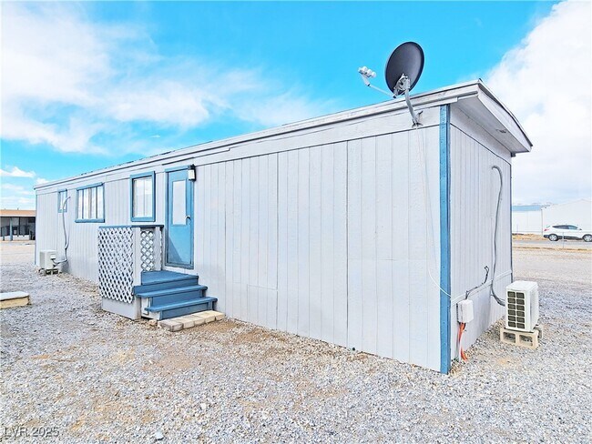 Building Photo - 2220 W Bell Vista Ave