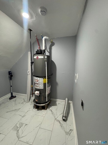 Building Photo - 10 Lester St