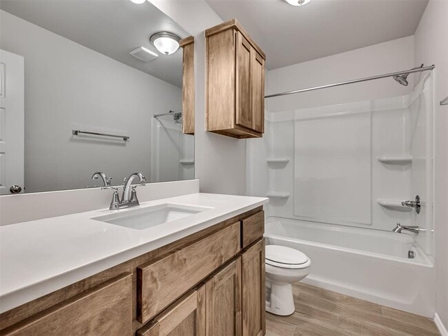 Building Photo - 417 Pergola St