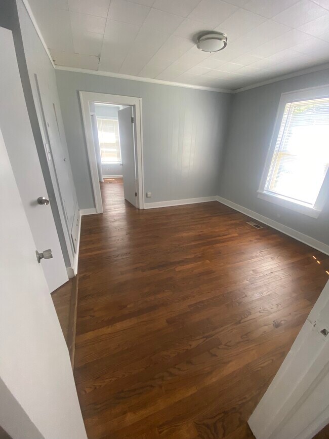 Building Photo - 1627 S Indianapolis Ave