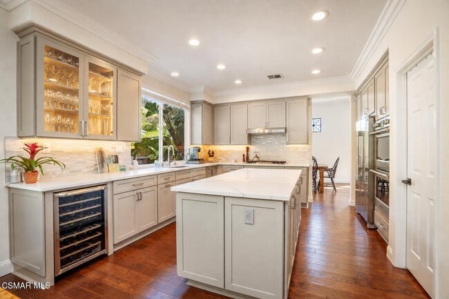 Building Photo - 1004 Lambourne Pl