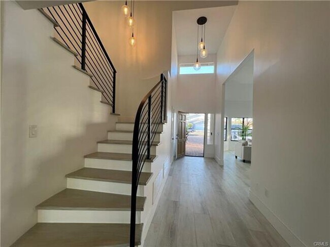 Building Photo - Stunning Lakefront Retreat in Gated Canyon...