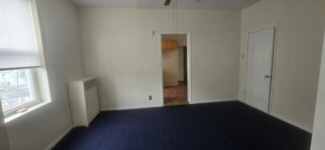 Building Photo - 1614 Summit Ave