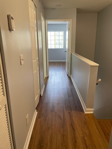 Building Photo - 9766 Kamena Cir