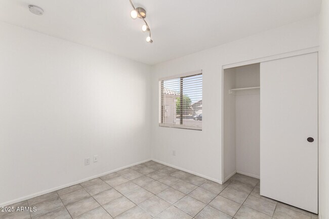Building Photo - 8339 W Elm St