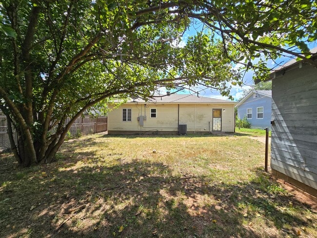 Building Photo - Cute 2 bedroom home near OBU