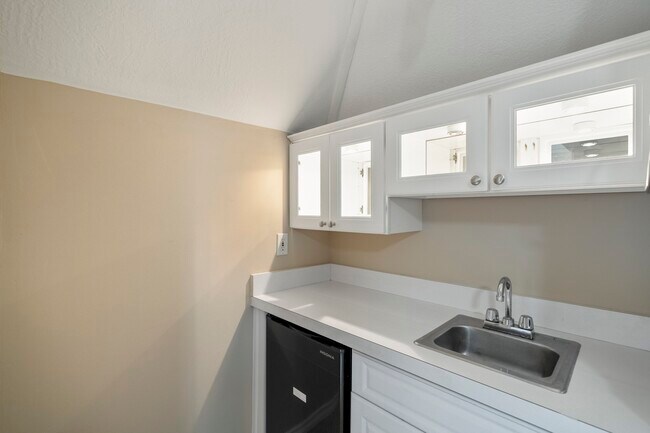 Building Photo - 9631 Bavaria Dr