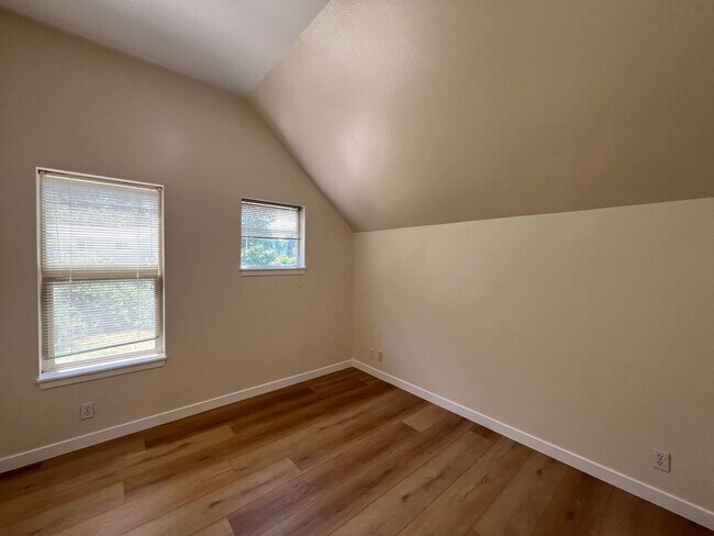 Building Photo - Ash Creek 409