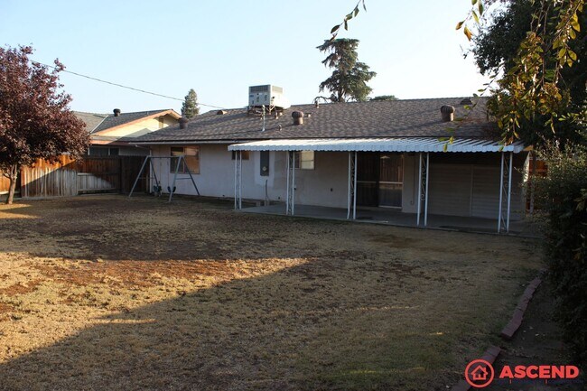Building Photo - 5812 Daggett Ave