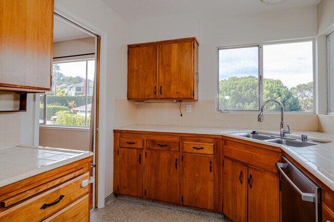 Building Photo - 1170 Tuolumne Ct
