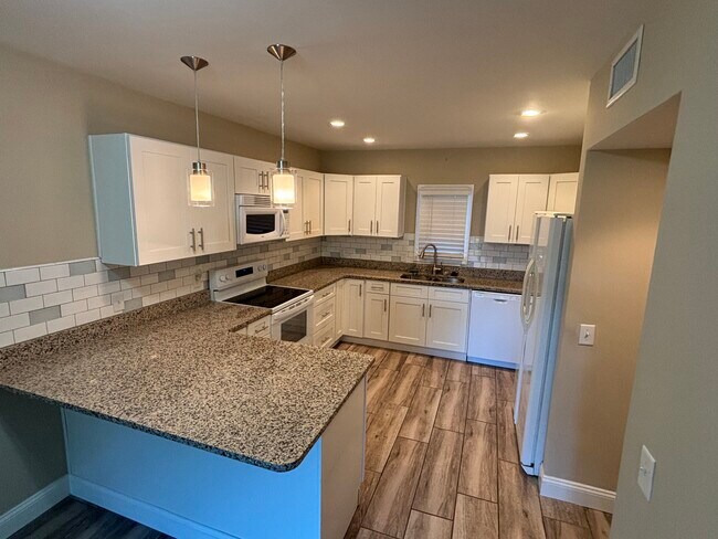 Primary Photo - 657 N Golf Villa Rd