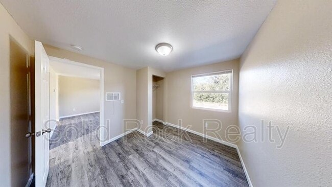 Building Photo - 2405 E St Vrain St