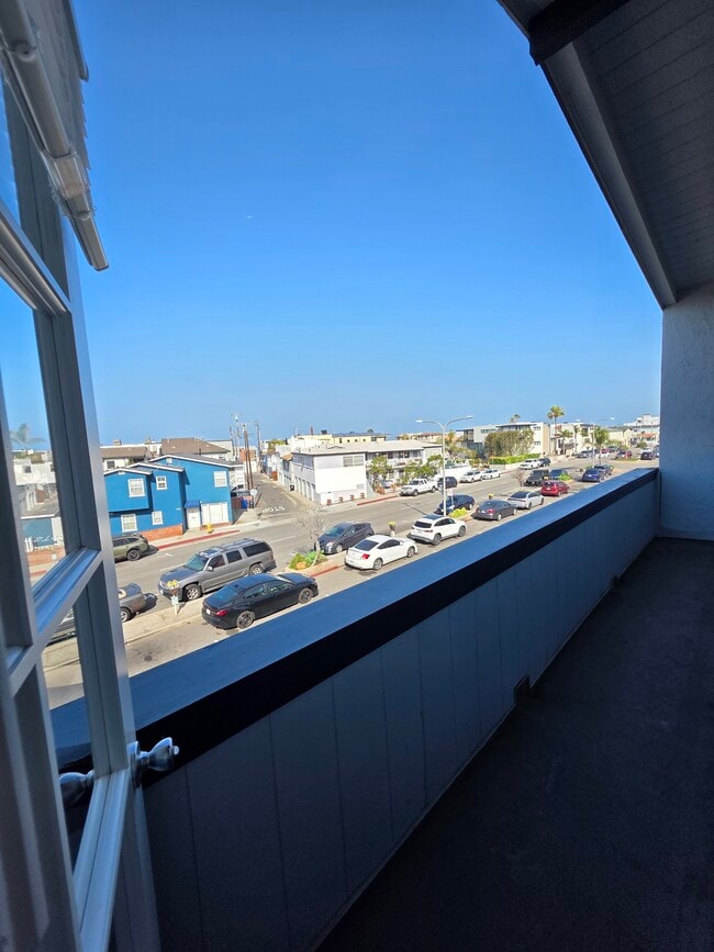 Building Photo - 2020 Hermosa Ave