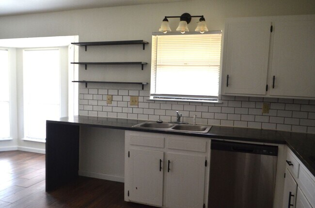 Building Photo - Welcome home!