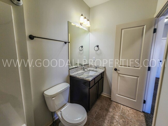 Building Photo - Beautiful 3 Bedroom 2.5 Bath walkout ranch in Ankeny