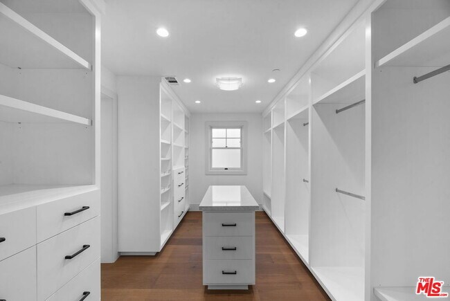 Building Photo - 566 Ida St