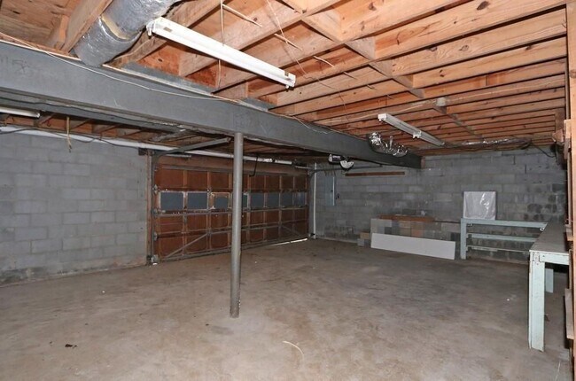 Building Photo - 4215 Fawn Ln SE