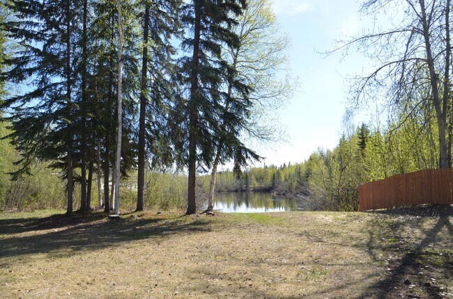 Building Photo - Beautiful 3 Bed 2 Bath Log Home with Large...