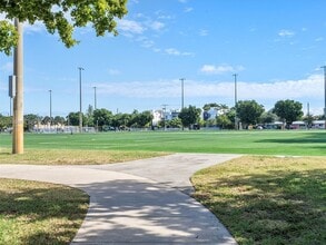 Building Photo - 630 NE 12th Ave