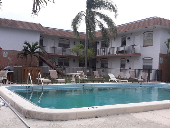 Building Photo - 100 NE 9 St Pompano Beach, FL 33060