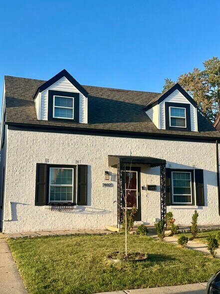 Primary Photo - 7802 W Victoria St