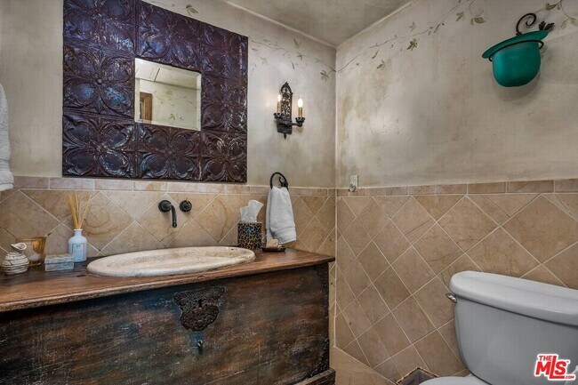 Building Photo - 4557 Saltillo St