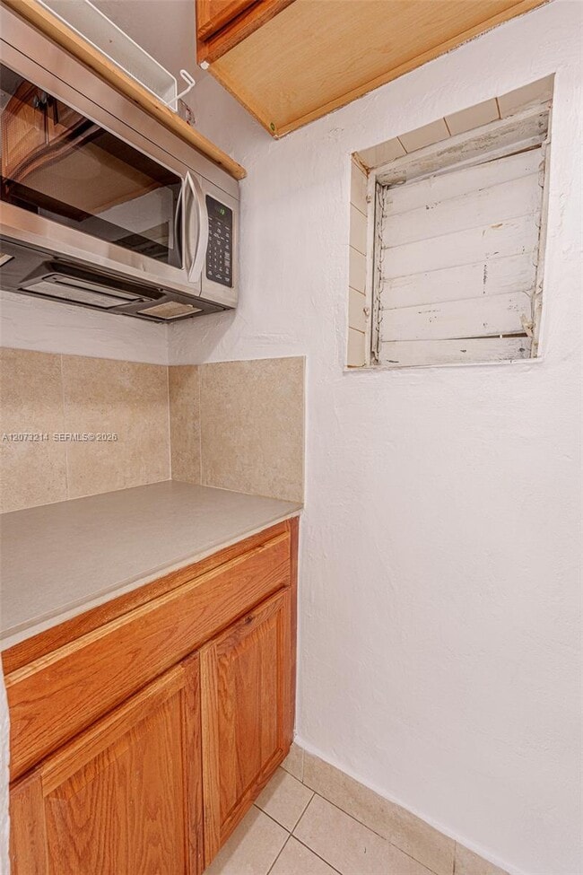 Building Photo - 528 SW 21st Ave
