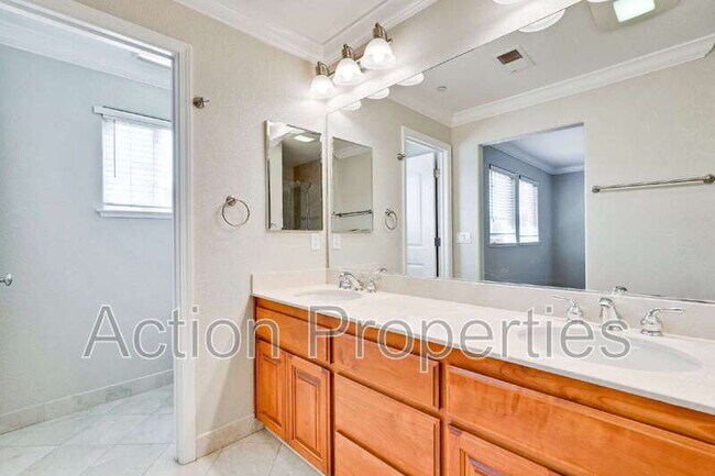 Building Photo - 241 Granada Park Cir