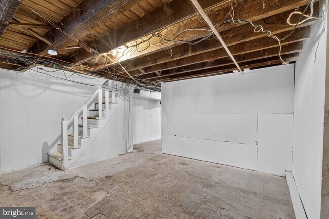 Building Photo - 331 W 21st St