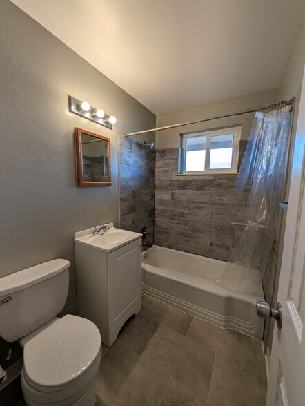 Building Photo - 1588 Lansing St