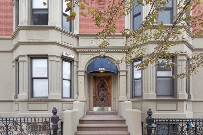 Building Photo - 809 Washington St