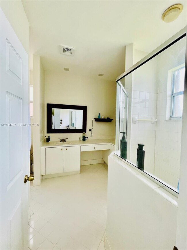 Building Photo - 4006 NE 20th St