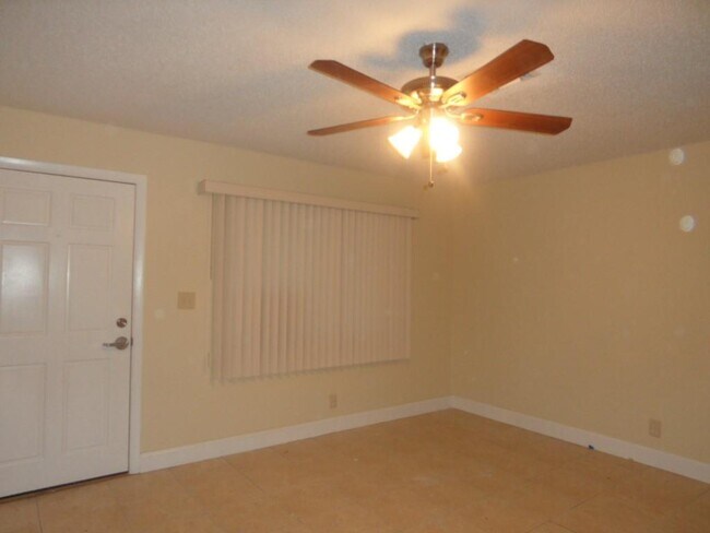 Building Photo - 2724 SW 46th St