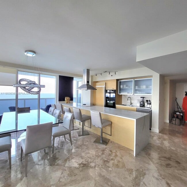 Building Photo - 1830 S Ocean Dr