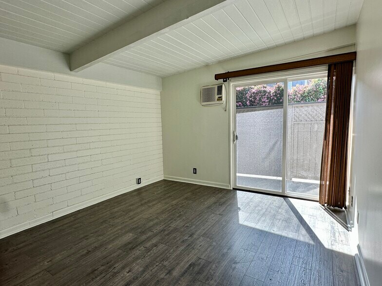 Building Photo - 264 Del Gado Rd