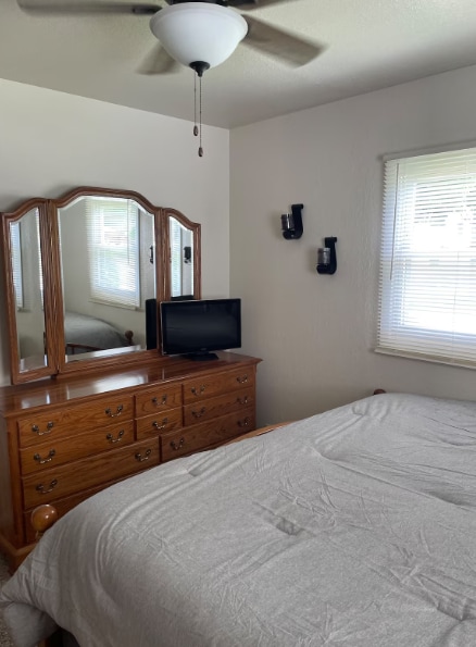 Building Photo - Charming Milwaukee Home with Comfortable Living & Classic Appeal