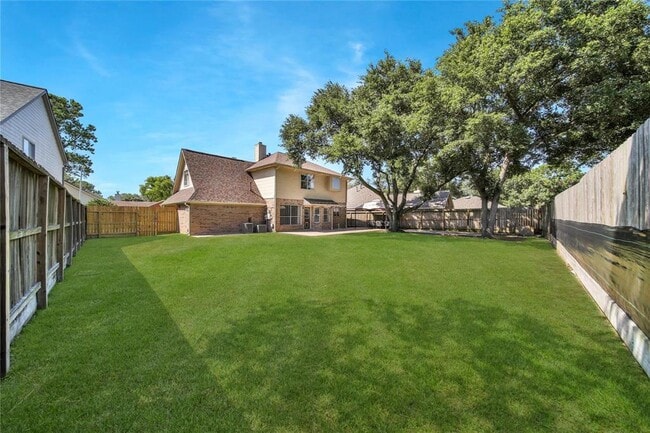 Building Photo - 23111 Red River Dr