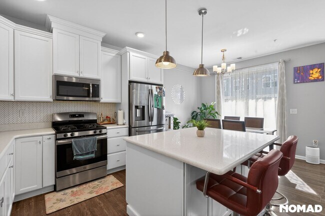 Building Photo - Charming 3BR Townhome in Highland Park