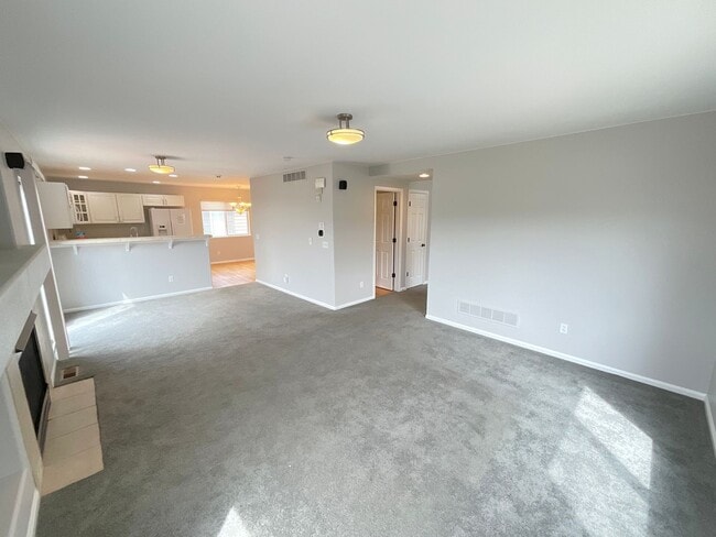 Building Photo - 3 Bedroom Home Available Near N Gate Blvd ...