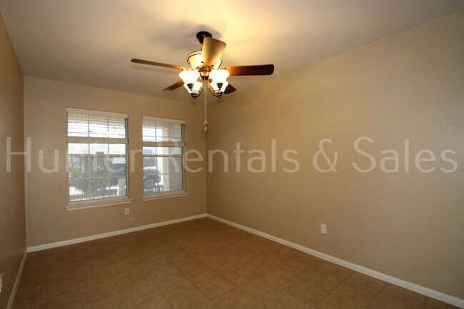 Building Photo - 505 Vega Ln