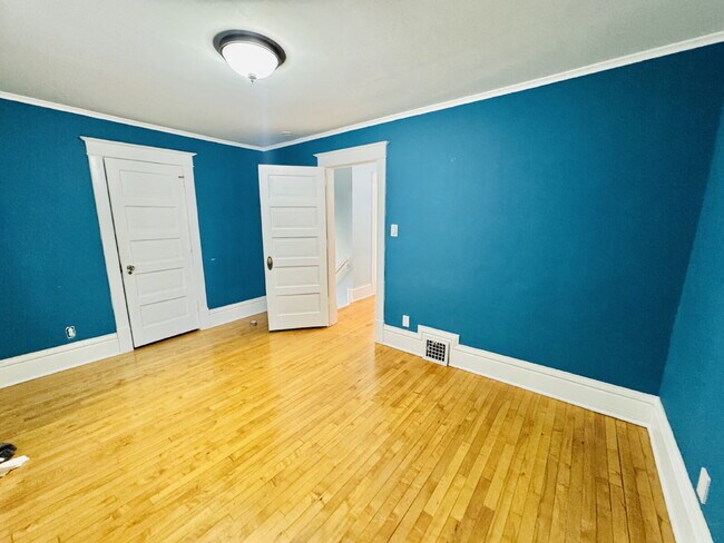 Building Photo - Charming 3-Bedroom Oasis with Elegant Touches & Finished Basement on Washburn Ave!