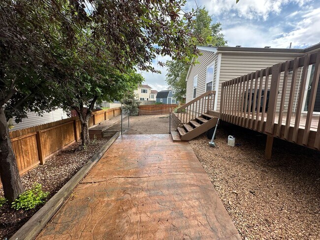 Building Photo - 3 Bed Ranch Style Home with Awesome Fully Fenced Backyard Close to Ft Carson & Schriever Space Fo...