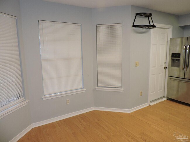 Building Photo - 7663 Charter Oaks Dr