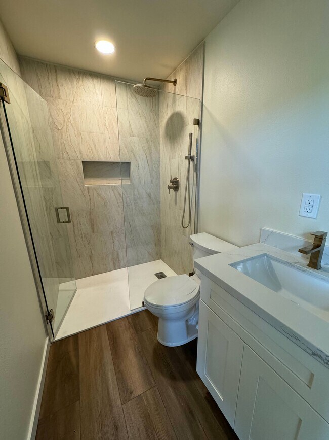 Building Photo - 2455 NE Park Dr