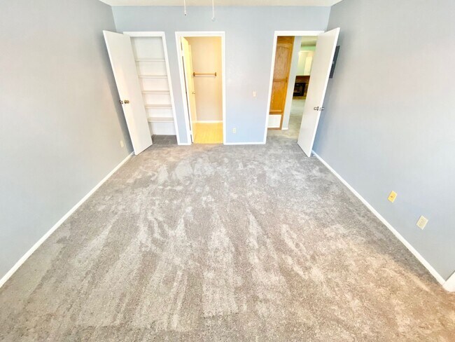 Building Photo - WESTSIDE CONDO!