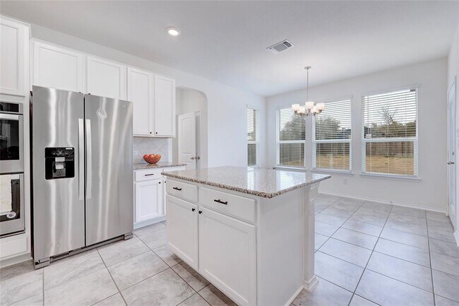 Building Photo - 1929 Stinnett Dr