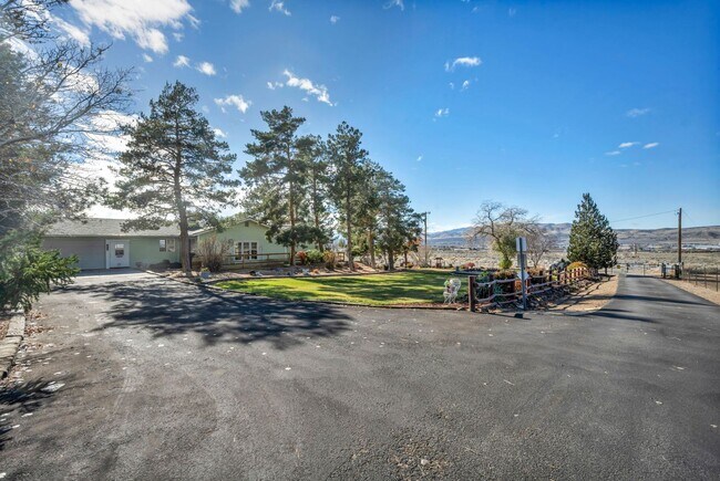 Building Photo - Single Story Home Located on a Ranch