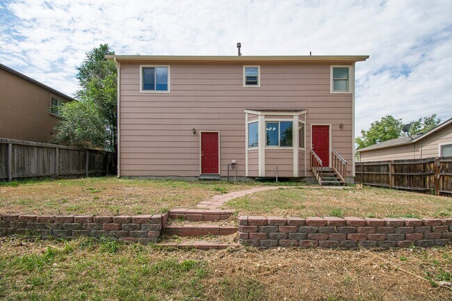 Building Photo - 2540 Lyncrest Dr