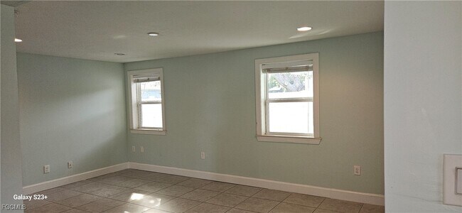 Building Photo - 1626 Grace Ave