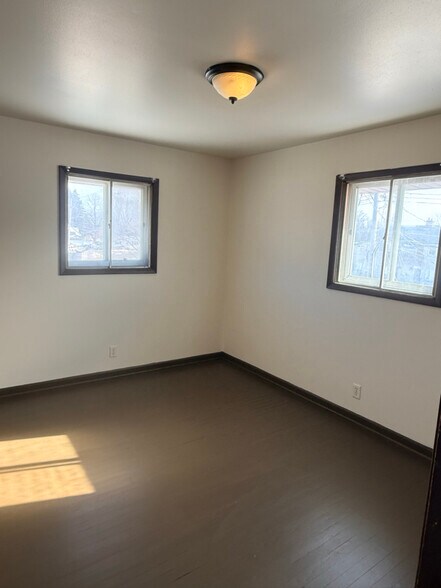 Building Photo - 8803 W Thurston Ave